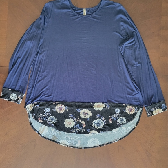 Long sleeve hi-lo mixed media tunic top w contrasting bands - Picture 2 of 6